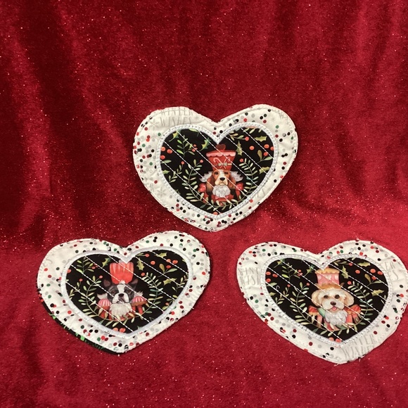 3 heart shape puppies Christmas coaster New - Picture 1 of 1